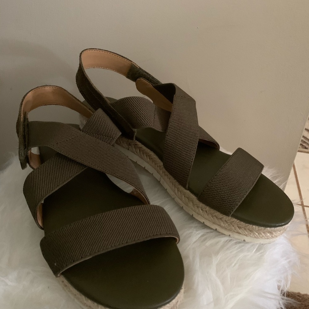 - Marc fisher sandals